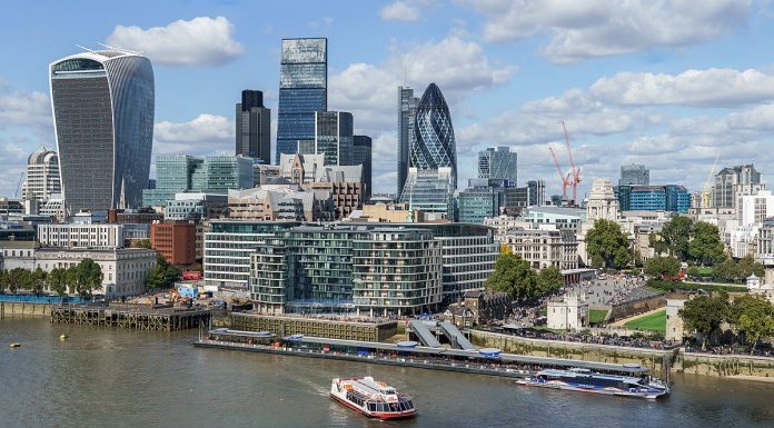 1200px-City_of_London_skyline_from_London_City_Hall_-_Sept_2015_-_Crop_Aligned
