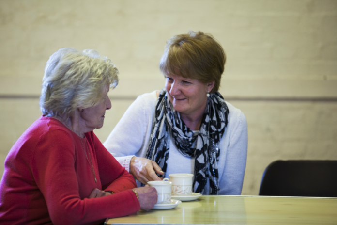 Two-women-chatting-over-tea