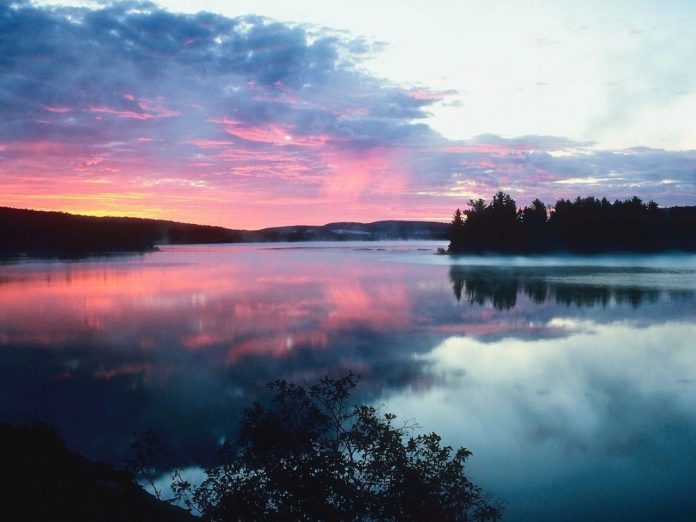 Tranquil_Waters_at_Sunset_Tennessee
